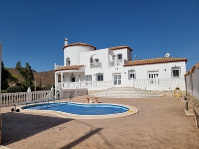 Villa en venta en Cantoria, Almeria